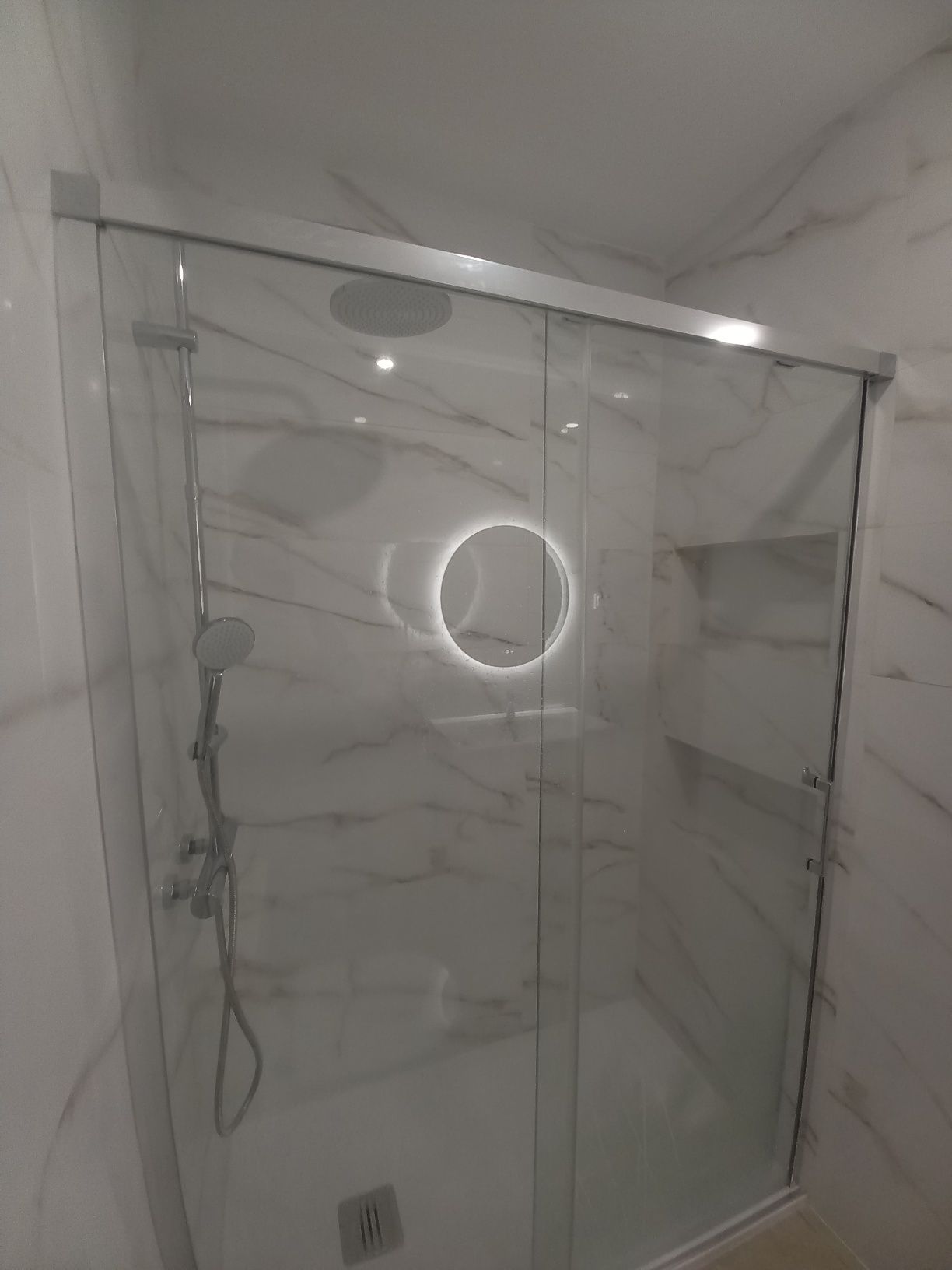Reparação de casas de banho, pladur, pintura, preço negociável!