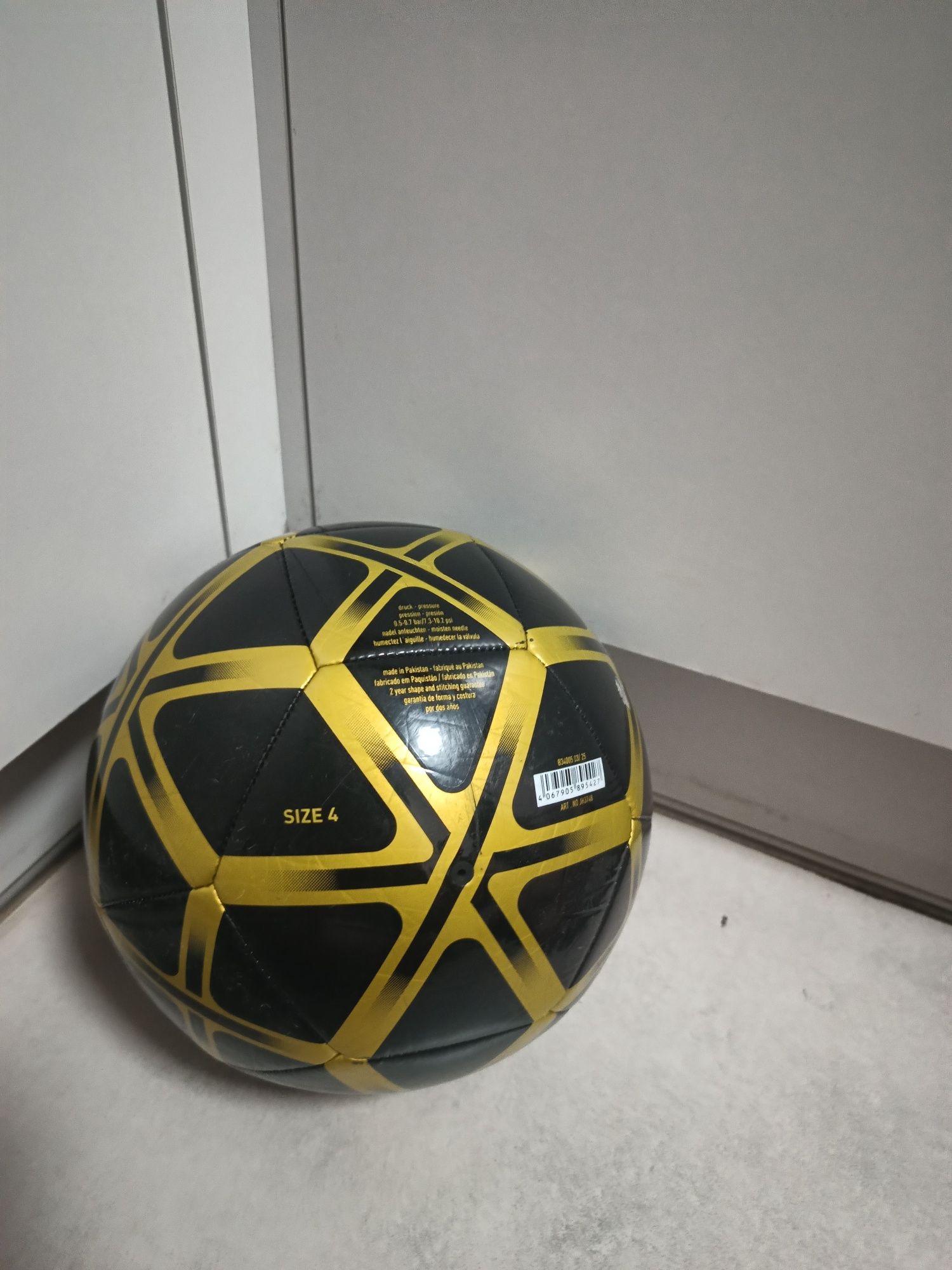 Piłka nożna adidas Starlancer Club IP1650.