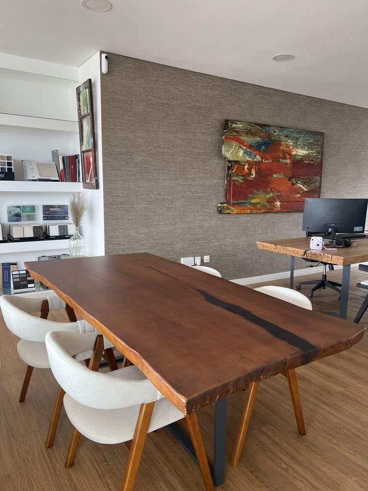 Mesa de madeira rustica com epoxy