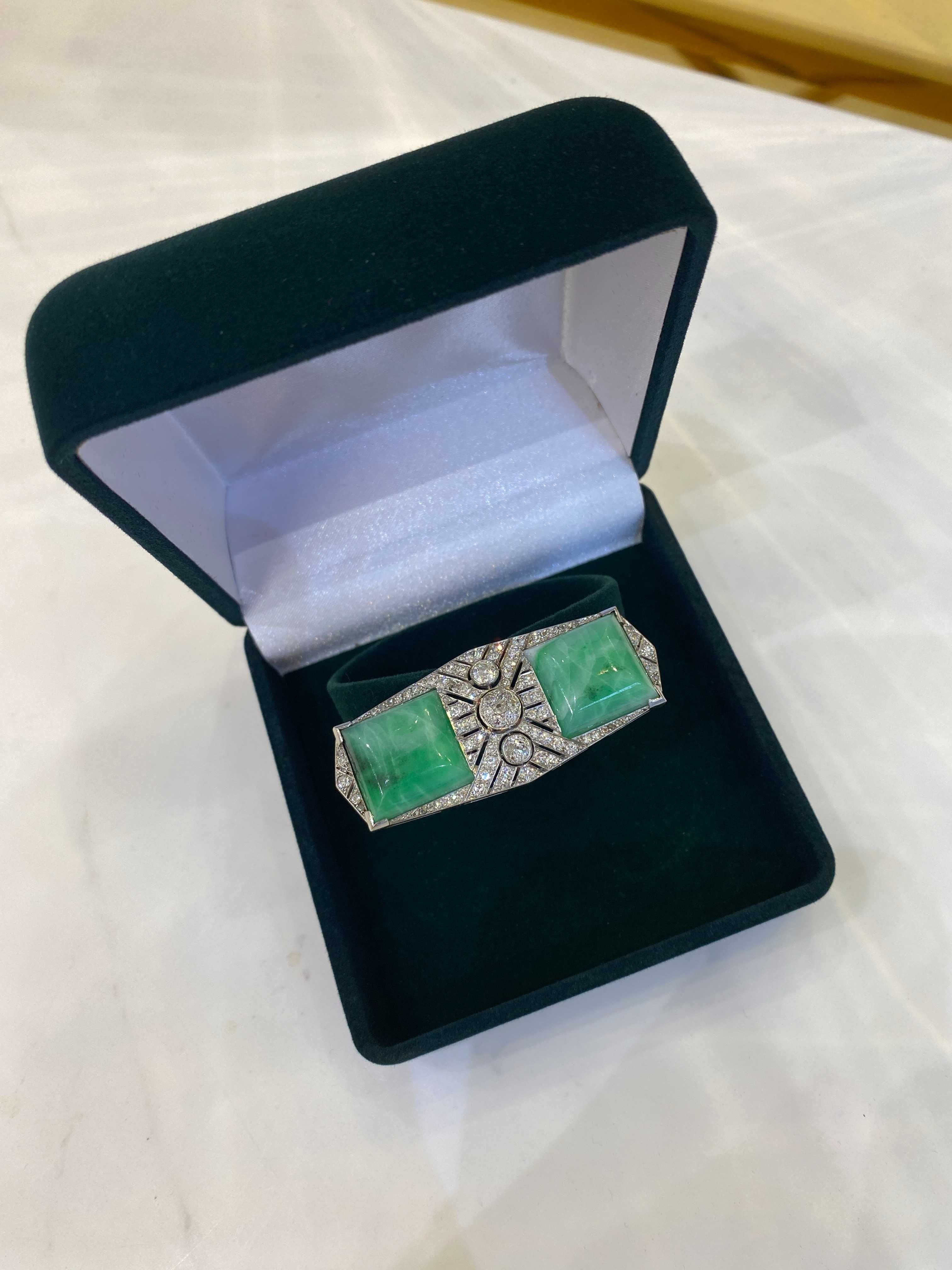 Stara broszka Art Deco z diamentami 2.50ct oraz z jadeitami platyna