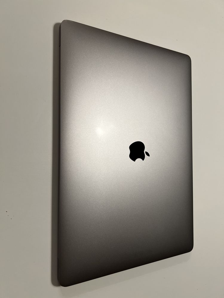 Apple MacBook pro 2016, 15.4”, touch bar, 2.6 GHz, 16gb, 256 SSD