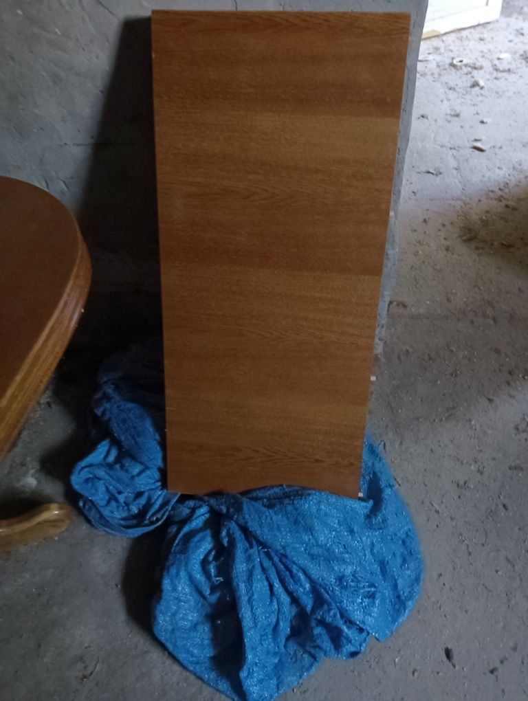 Stół do jadalni. Naturalne drewno. Stan idealny.
