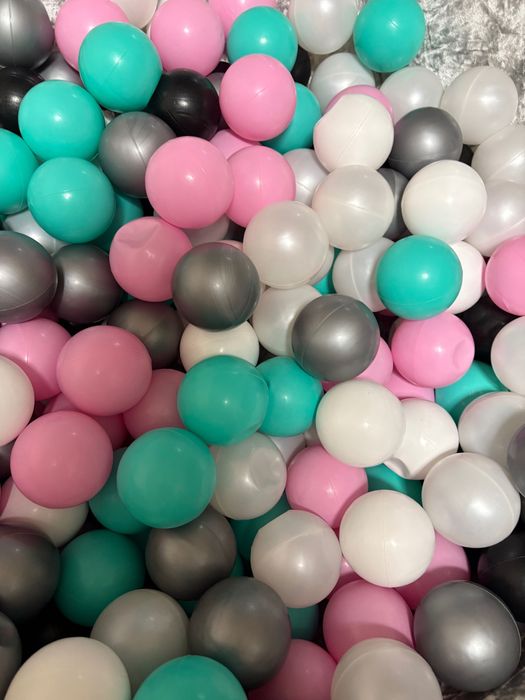 Дитячий сухий басейн з кульками