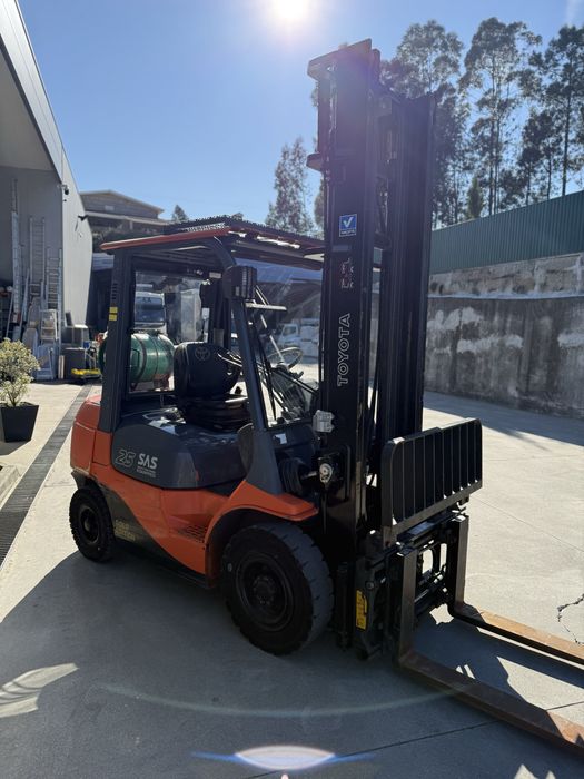 Vendo empilhador Toyota 25 - 1600Horas