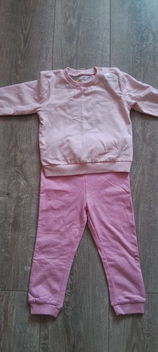 Утепленный спортивный костюм на девочку 1,5-2 года.
