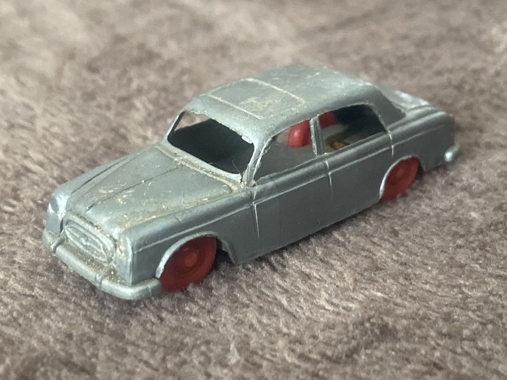 Stary model makieta H0 HO Peugeot 403 made in France