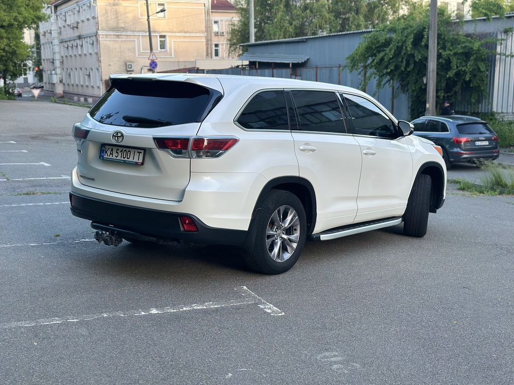 Toyota Highlander (можливий обмін на квартиру)