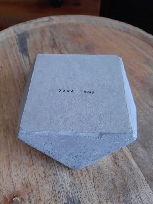 Dekoracyjna popielnica Zara Home betonowa z wkładem