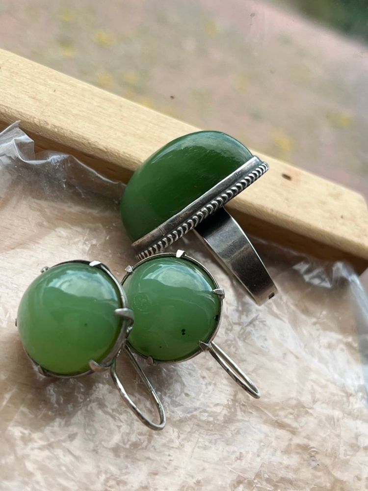 СЕРЬГИ Шары ,Свердловск ,редкие ,нефрит