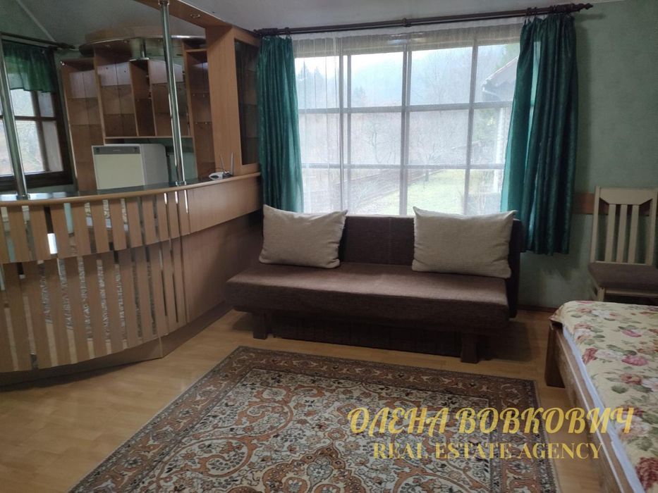 Оренда затишної садиби в Яремче з видом на річку Прут