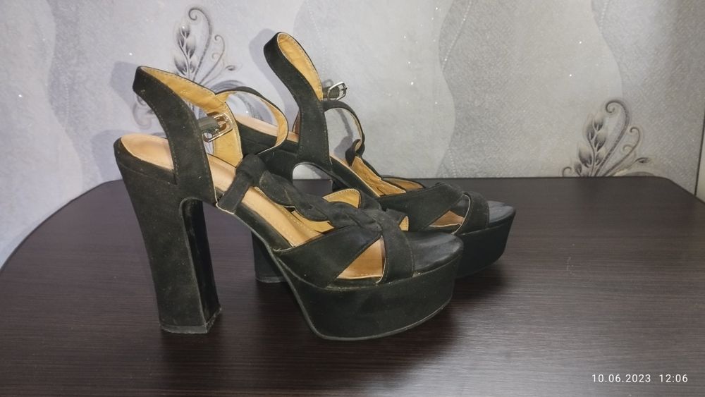 Продам босоніжки 39 розмір