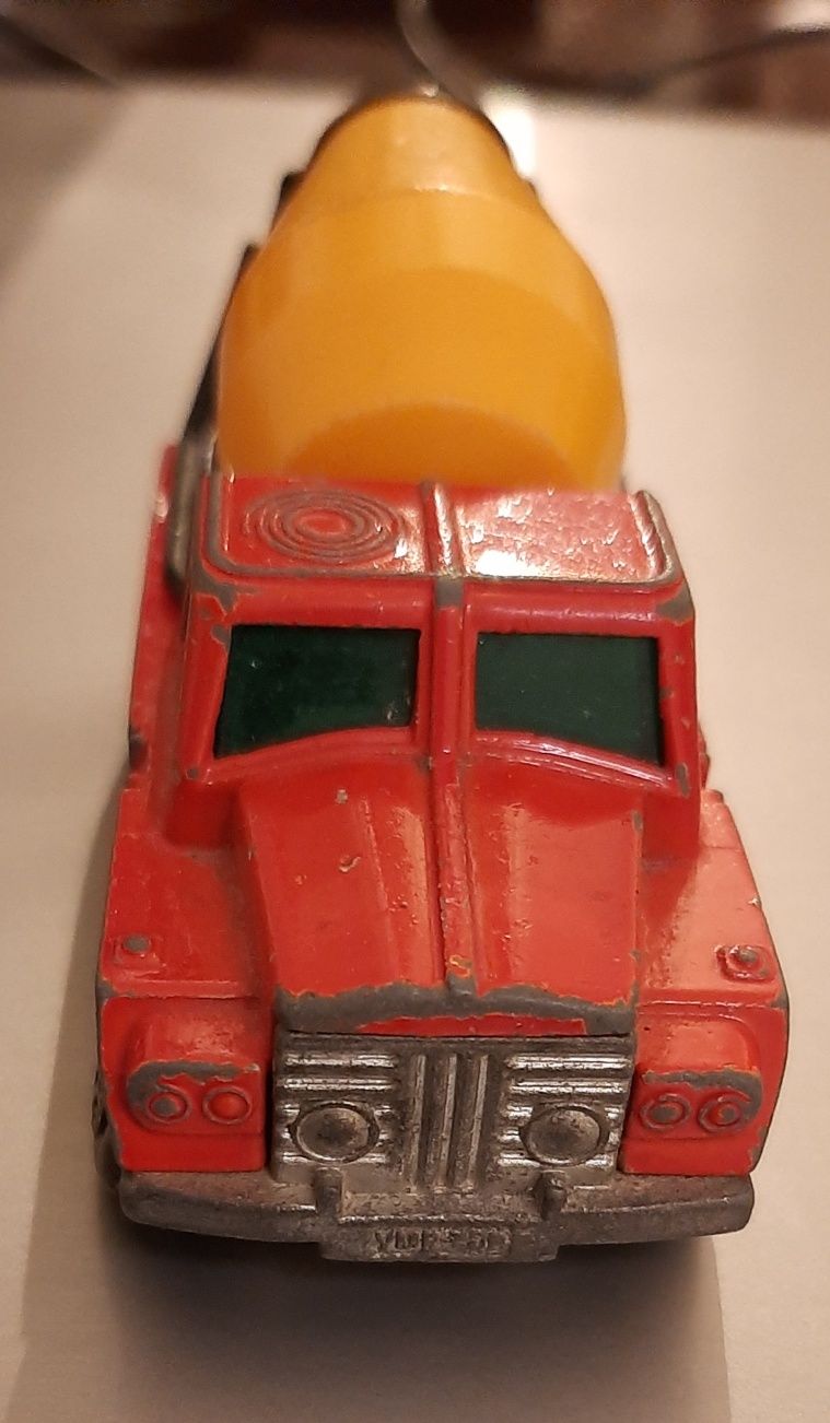 2 carros anos 70 vintage cada 2€