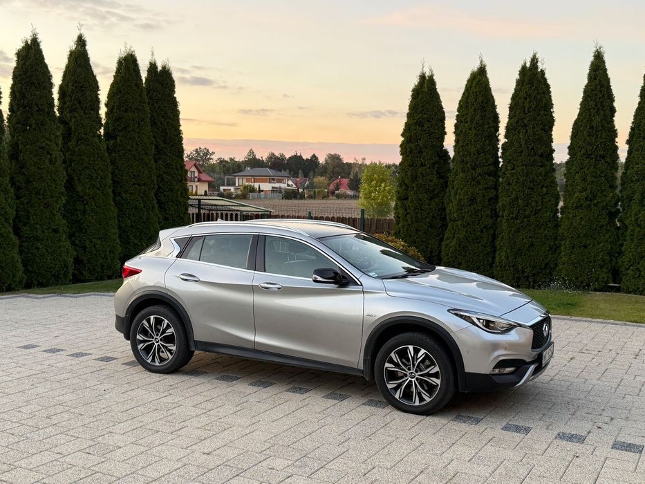 Infiniti QX Infinity Qx30 AWD 2.0