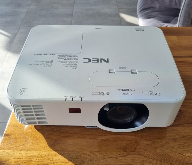 Проектор  NEC P554U