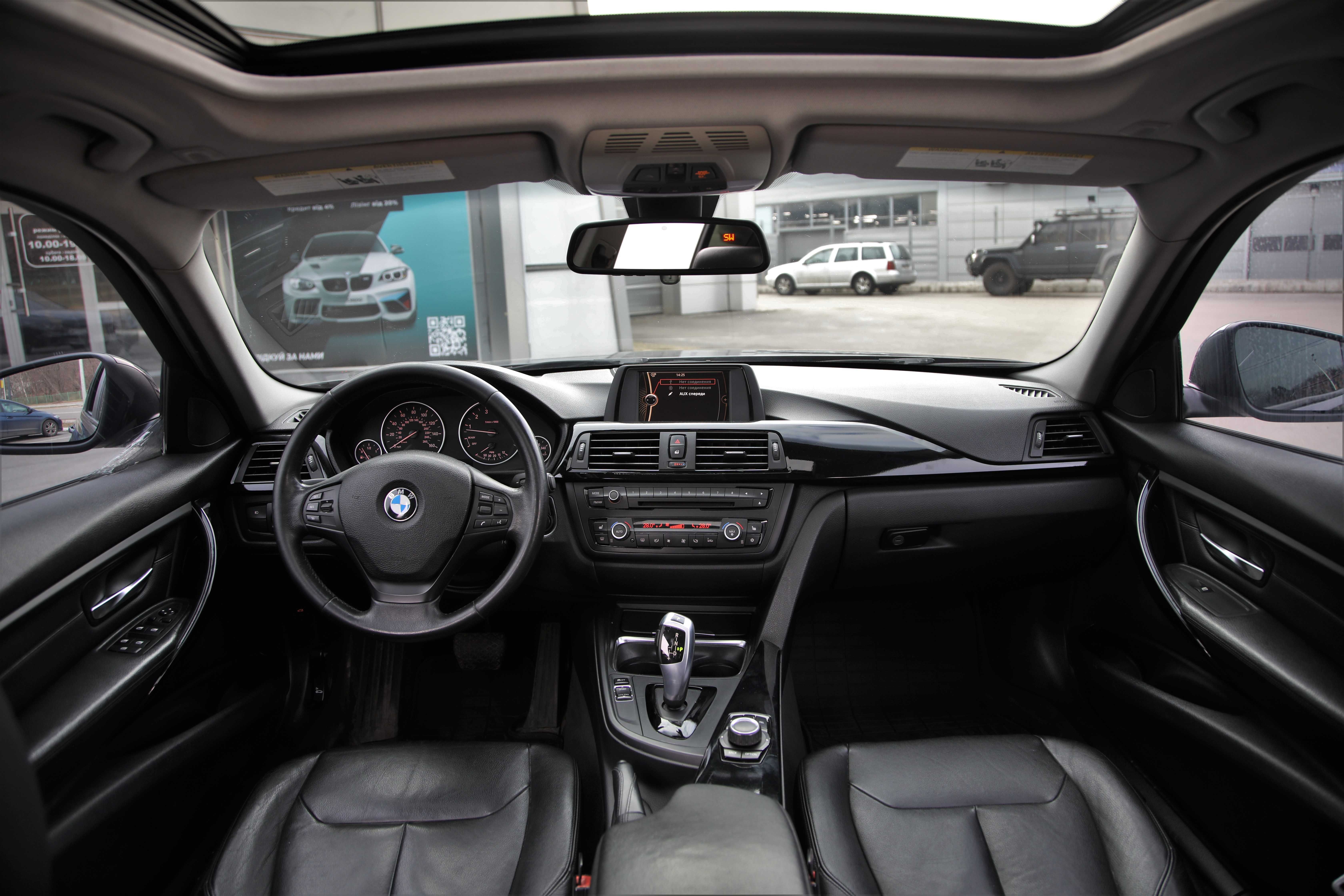 BMW 328i 2012 року