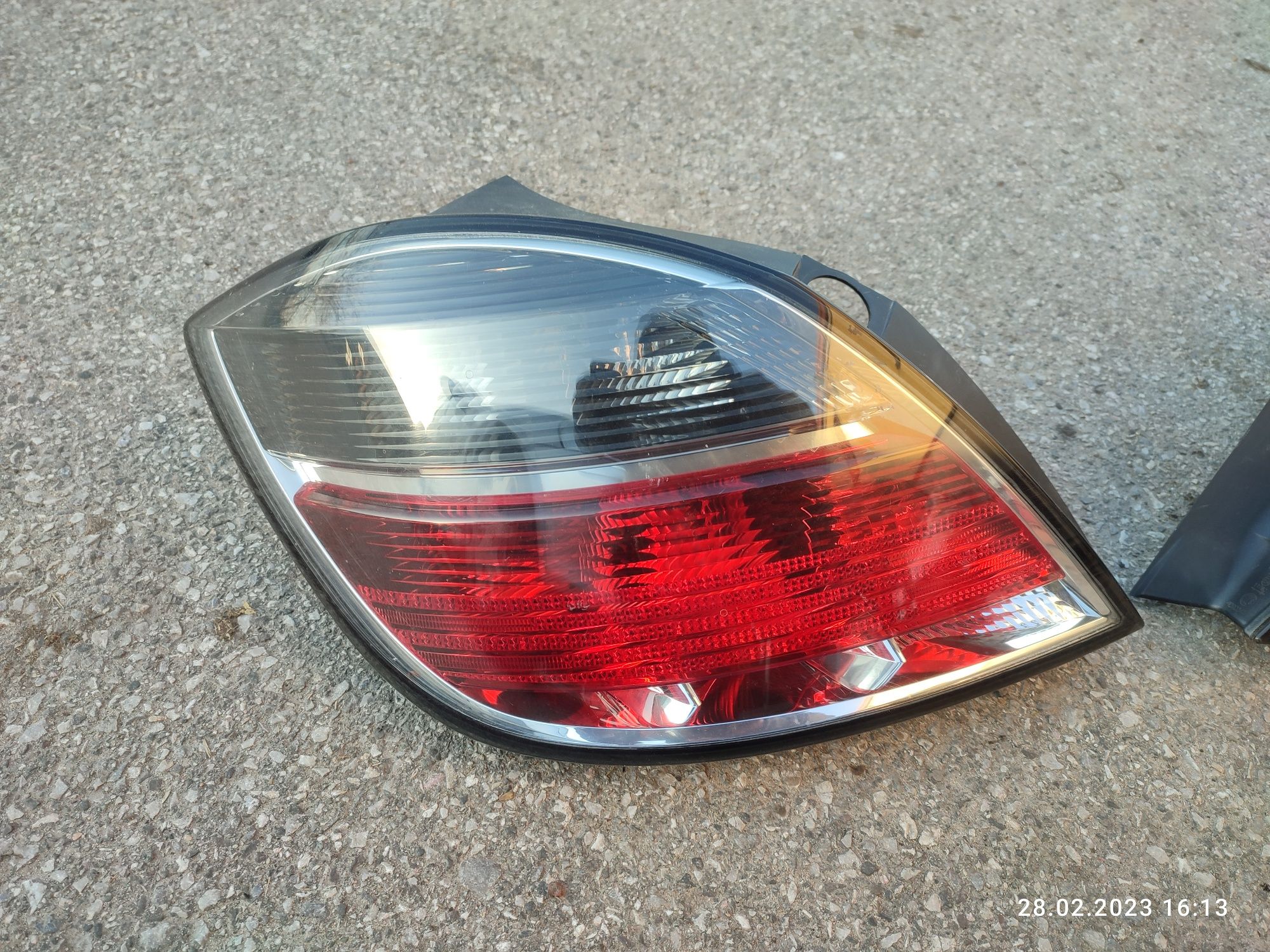 Astra III H lift FL hatchback HB 5d lampa tył tylna prawa