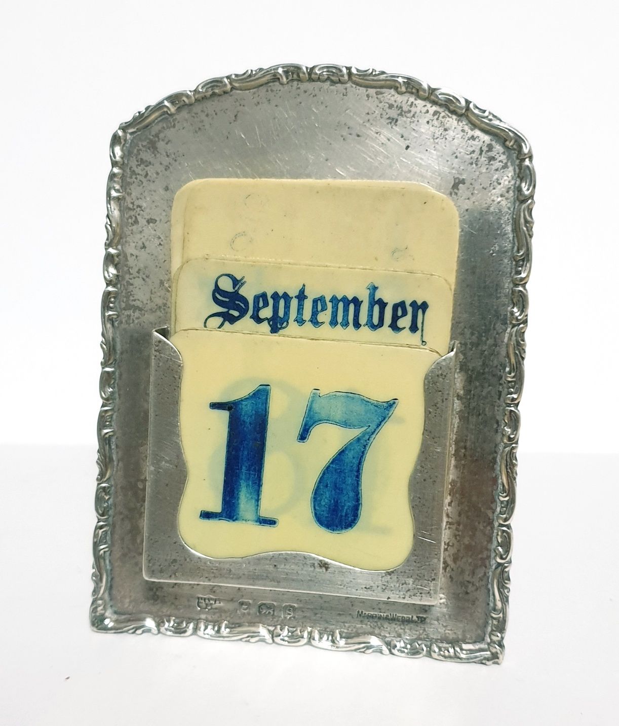 Antigo calendário perpétuo de mesa secretária em prata inglesa