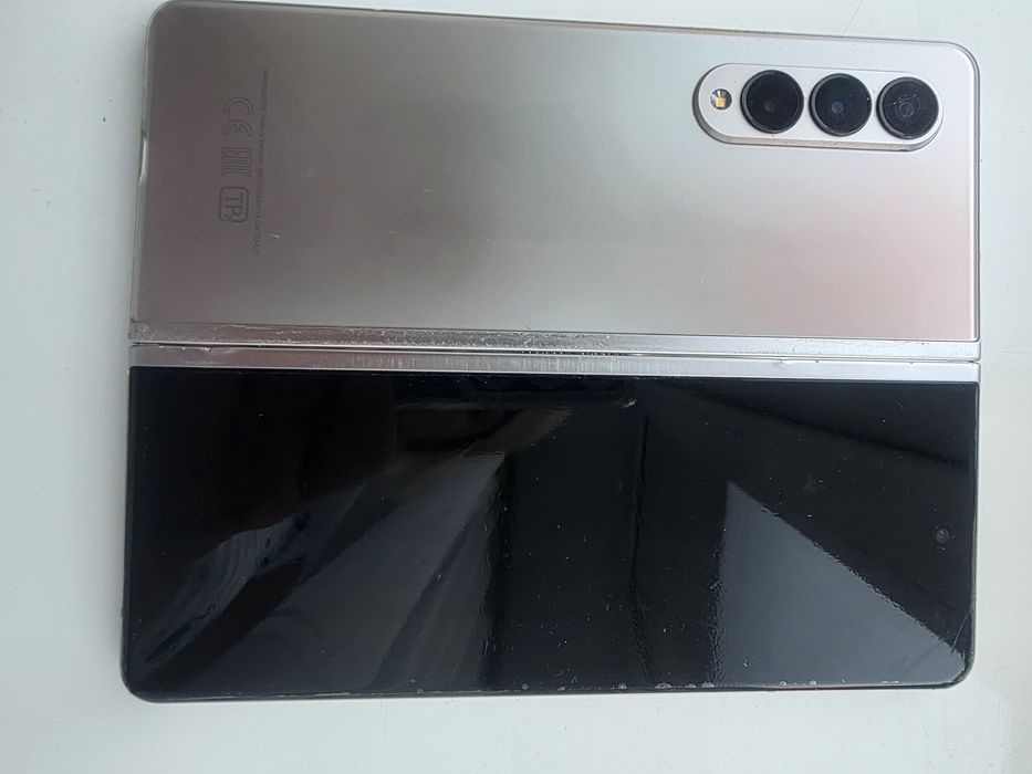 Продам самсунг Z fold 3