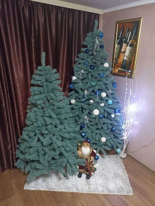 Искуственная елка литая голубая. Ялинка штучна лита. Очень красивая.