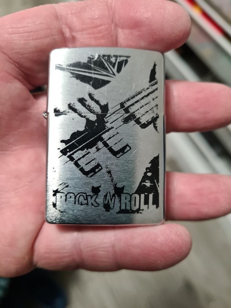 Zippo usado como novo