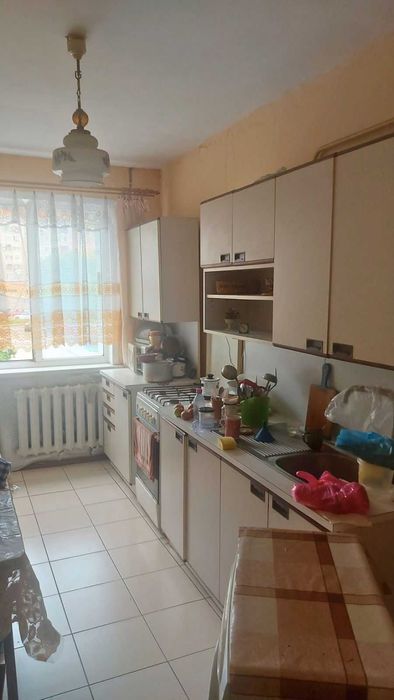 Оренда ізольованої кімнати в 3-ох кімн. квартирі по вул. Творча