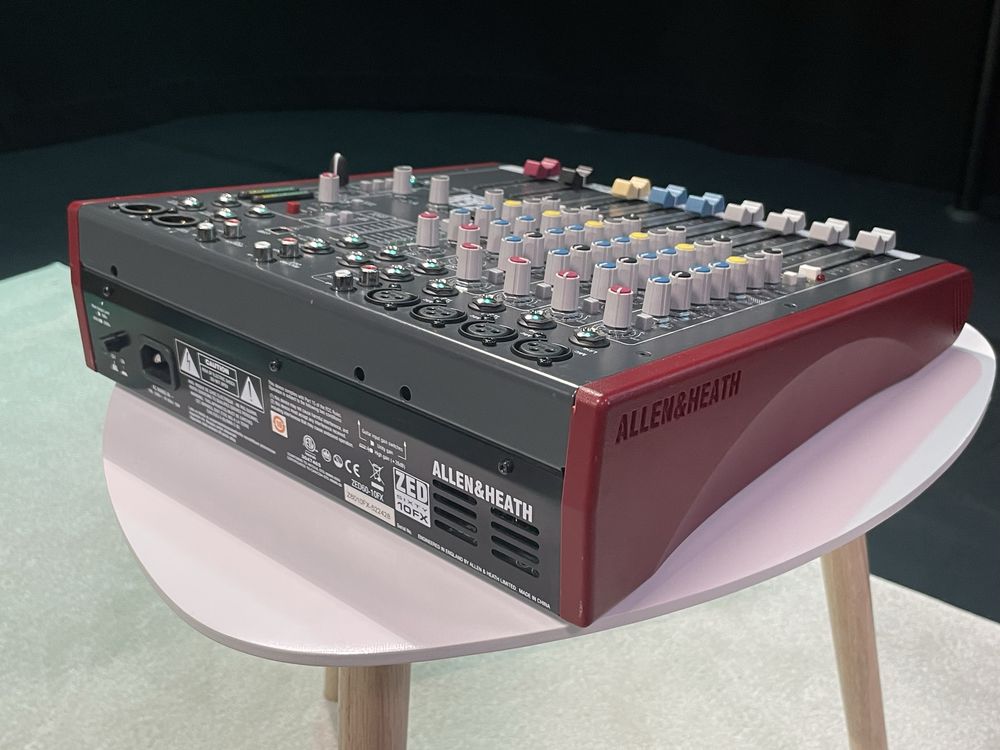Mesa de som Allen & Heath ZED60-10FX