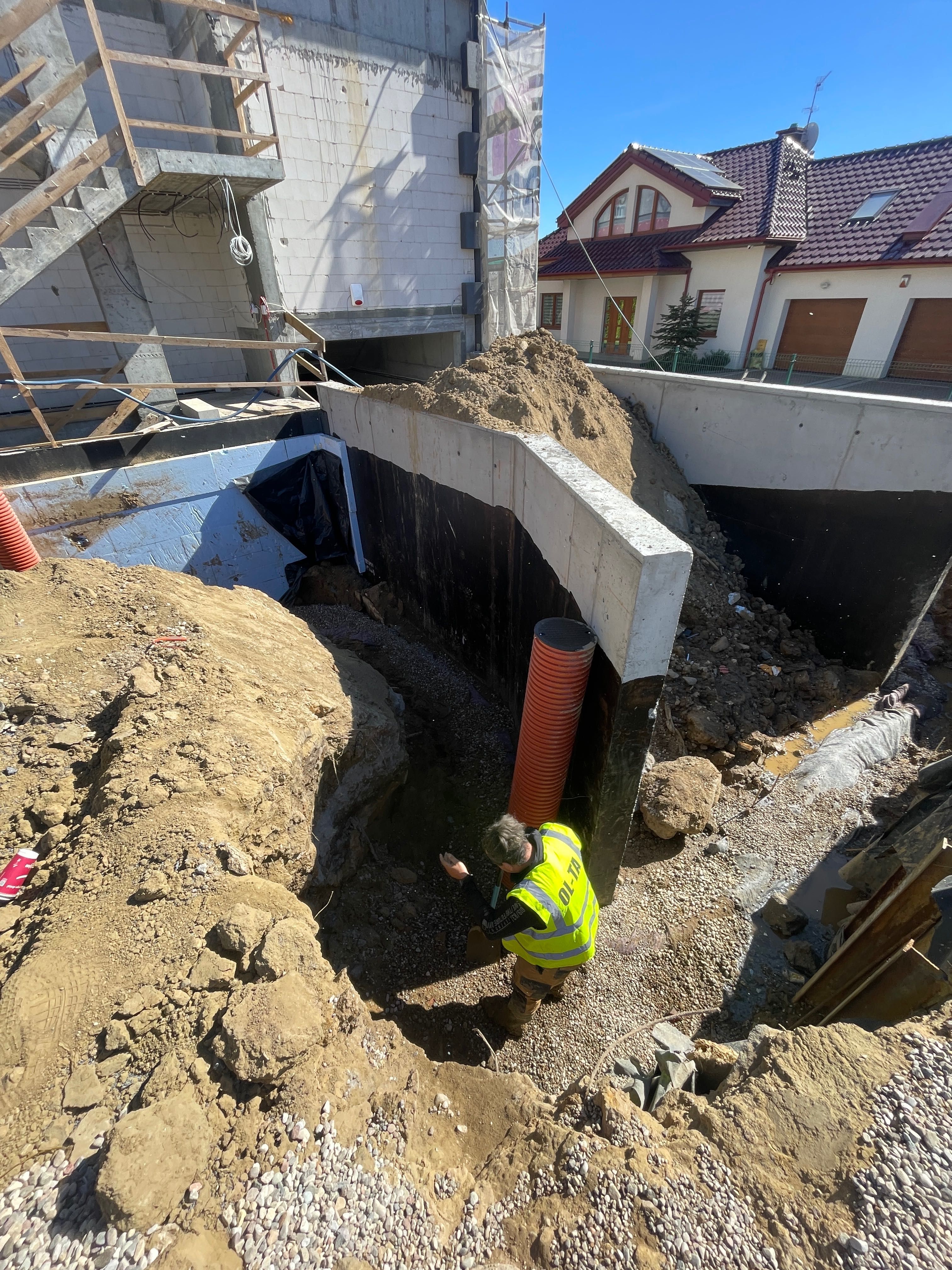 odwodnienia drenaż liniowy studzienki iniekcja ścian izolacje fundamen