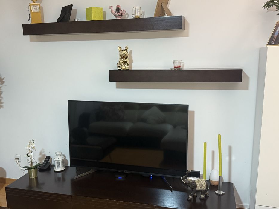 Móvel TV com prateleiras - Madeira escura