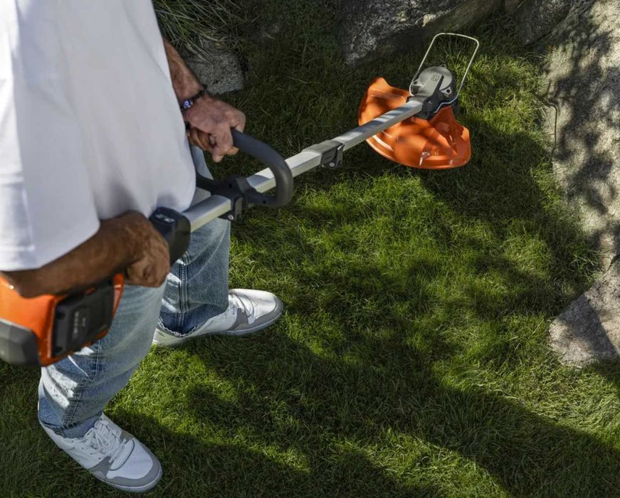 Podkaszarka akumulatorowa Husqvarna 215IL - zestaw Raty 0%