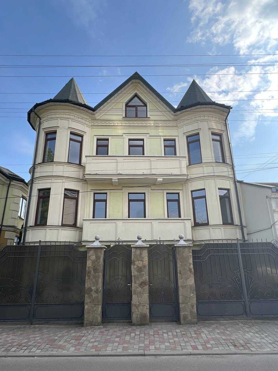 Розкішна 2 кімнатна в будинку на дві квартири + гараж