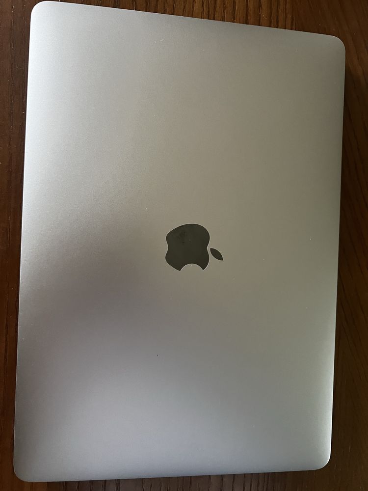 Macbook Pro 2020 i5 256gb