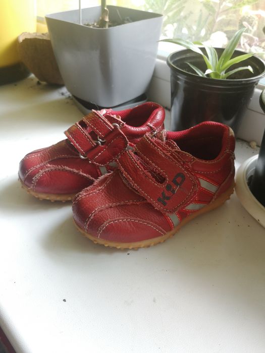 Детские кожаные кросовки 20 размер