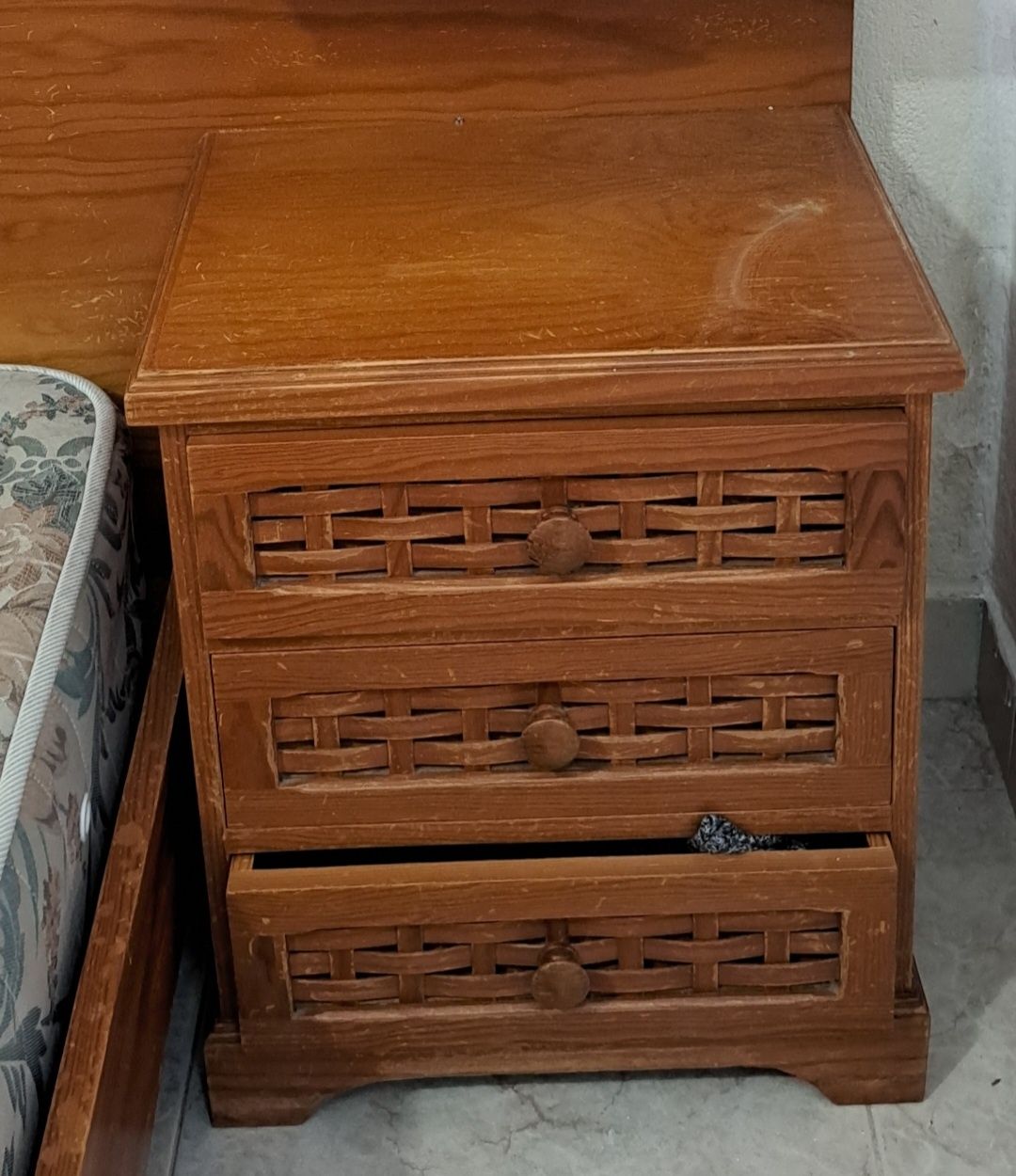 Comoda e mesas de cabeceira