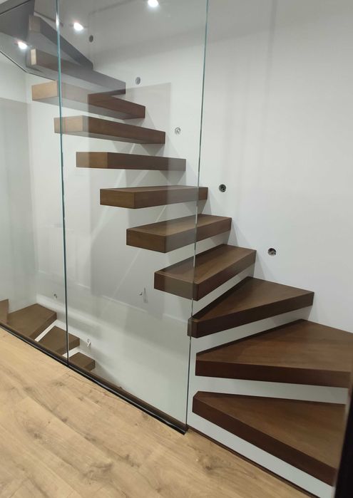 Stopnie półkowe dębowe schody wspornikowe dąb słoneczny