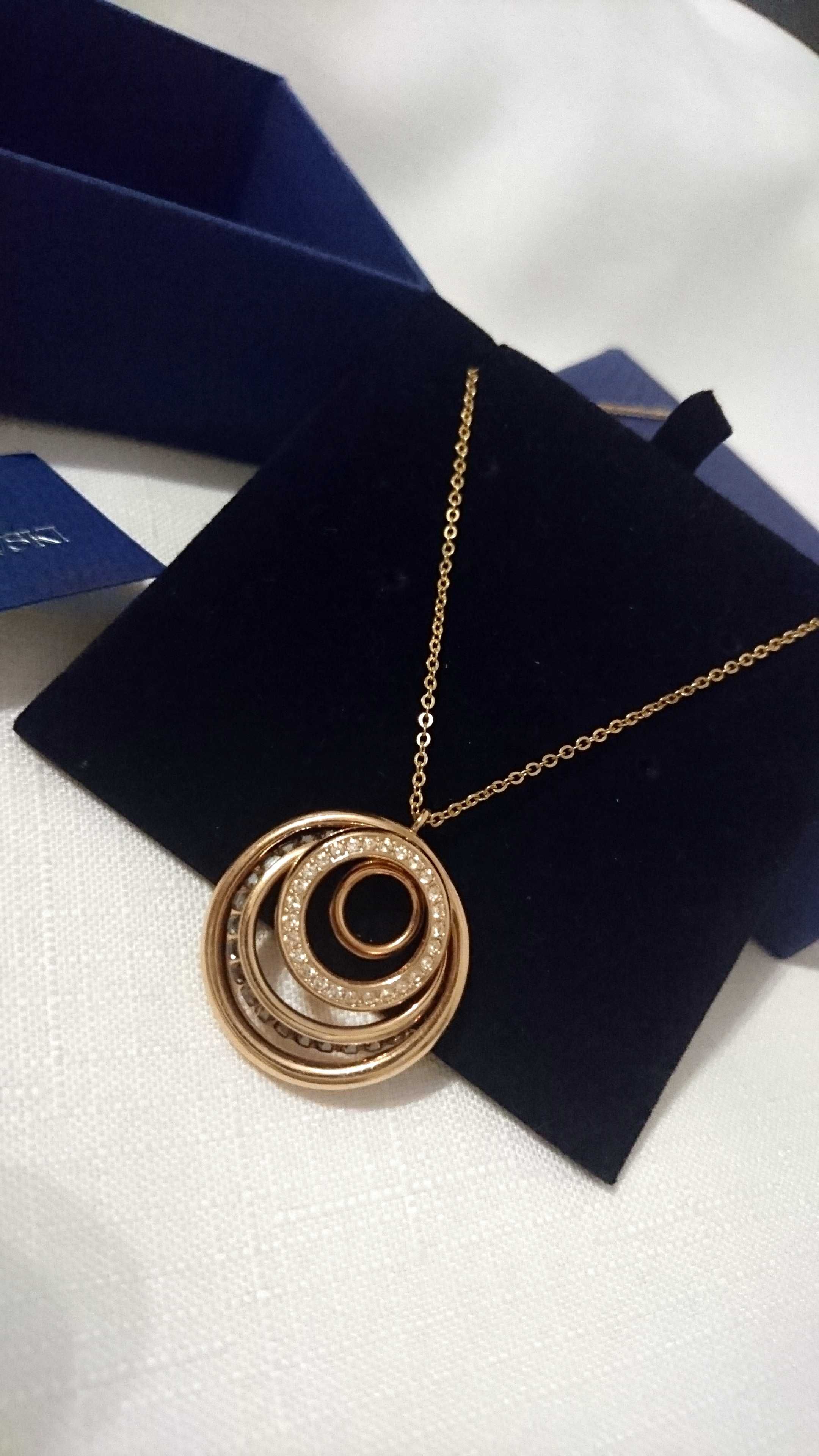 Naszyjnik wisiorek Swarovski Dynamic Medium Pendant Rose gold