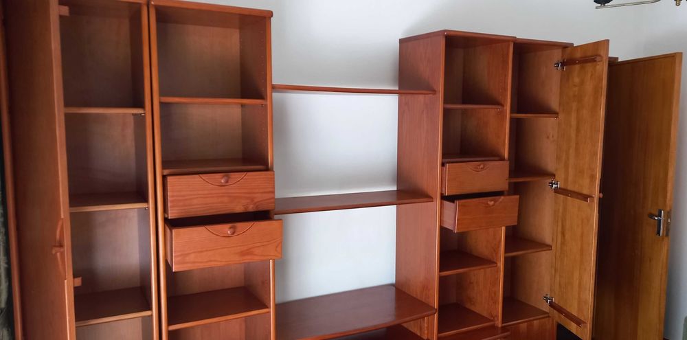 Móvel e estante de sala