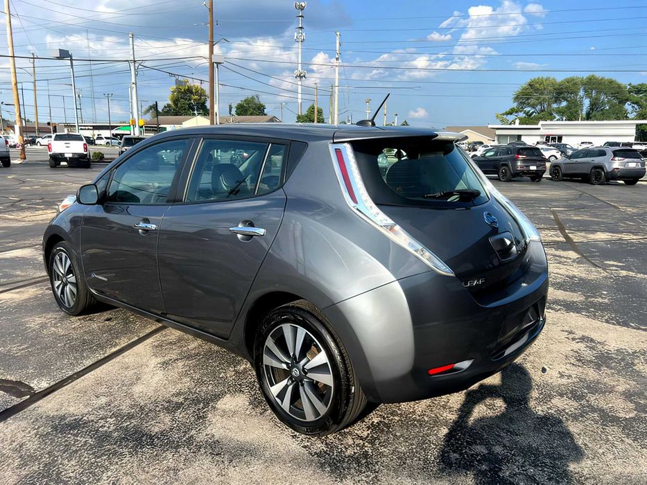 Nissan LEAF      2017