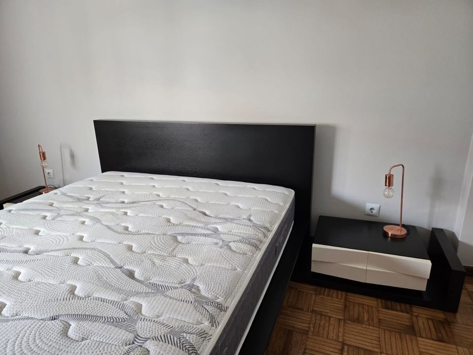 Conjunto Quarto - Cama / Mesas Cabeceira / Colchão / Cómoda