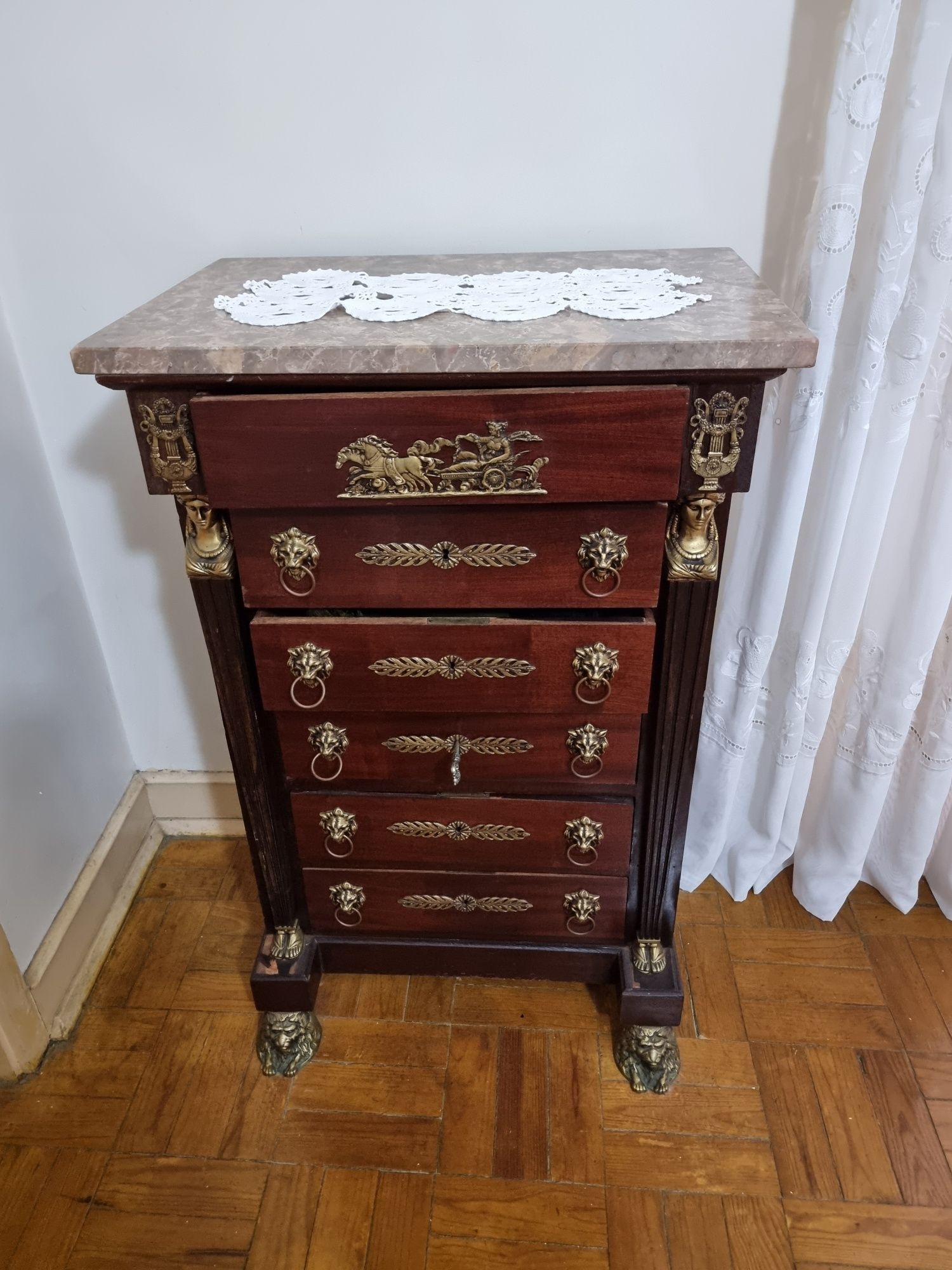 Móveis de quarto antigos