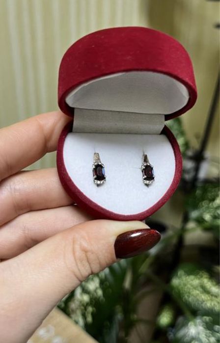 Сережки срібні з гранатом