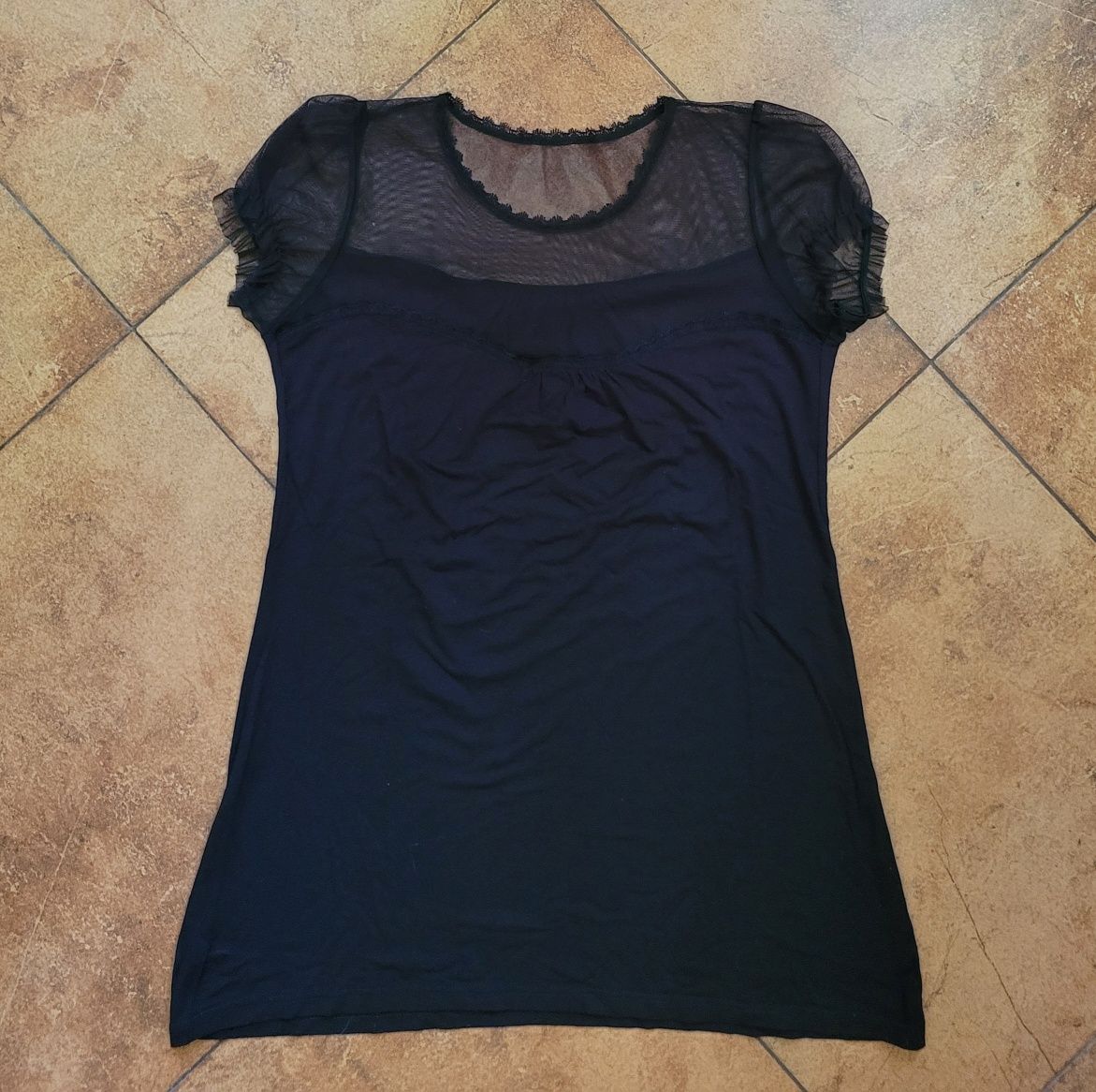 Koszulka dłuższa L/XL czarna tiulowy karczek