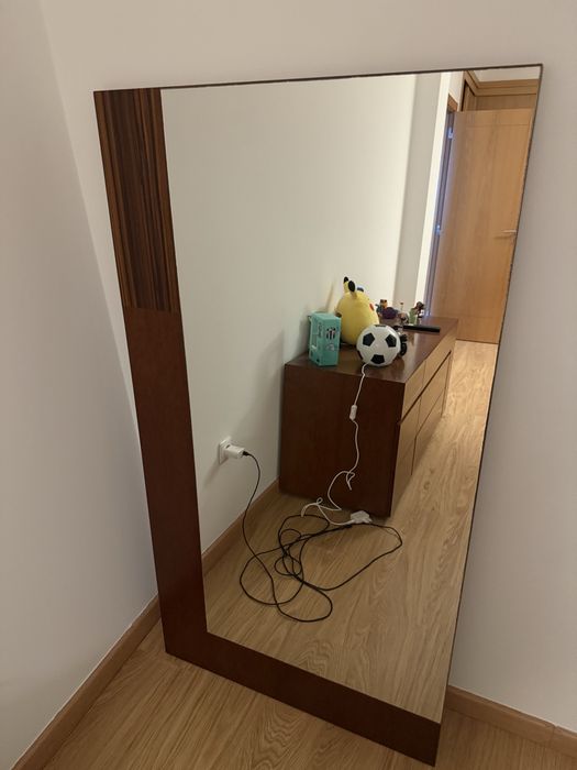 Quarto casal em madeira em bom estado