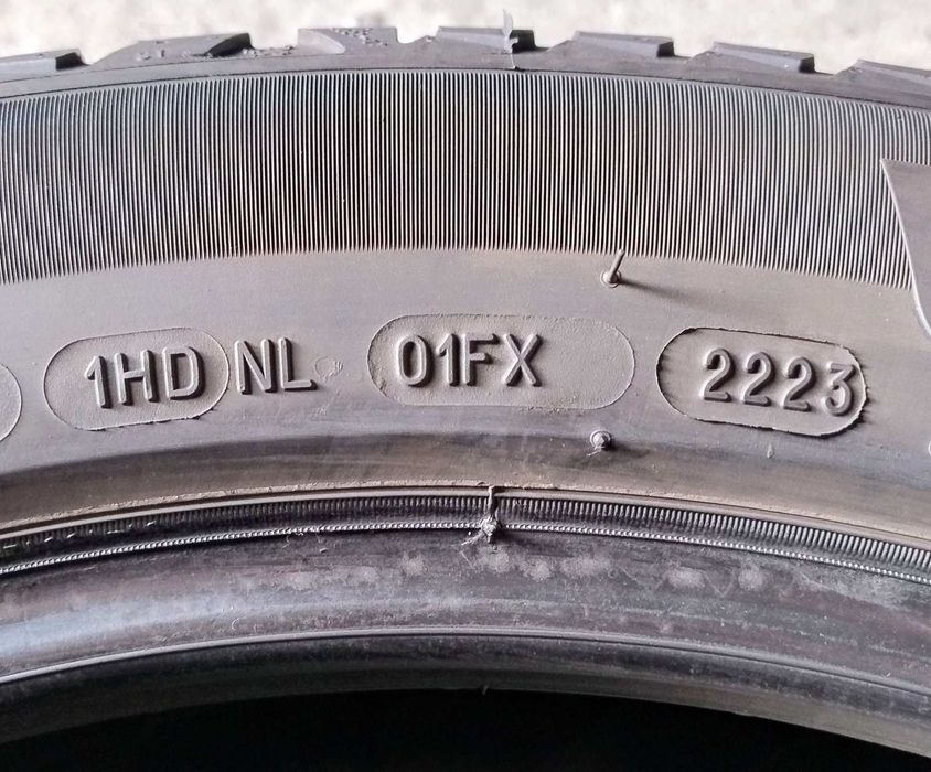 Шини всесезонні R19 255/45 Michelin Cross Climate 2 SUV