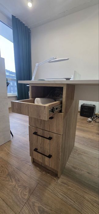 Продам стіл манікюрний