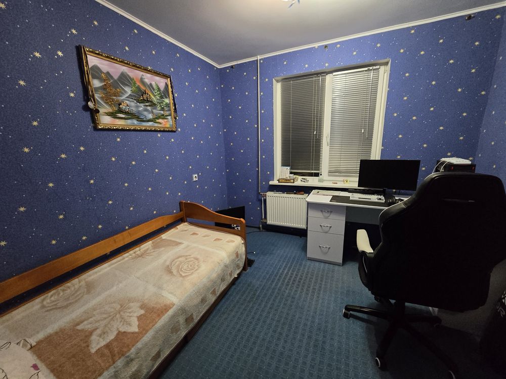 Продам 4 кімнатну квартиру з косметиним ремонтом