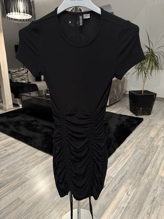 Dwie sukienki ten sam model