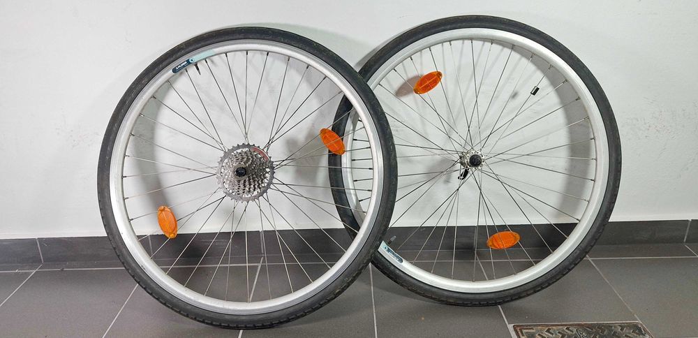 Komplet kół 28 cali shimano stx Qr szybkozamykacz 8rzędowy srebrne