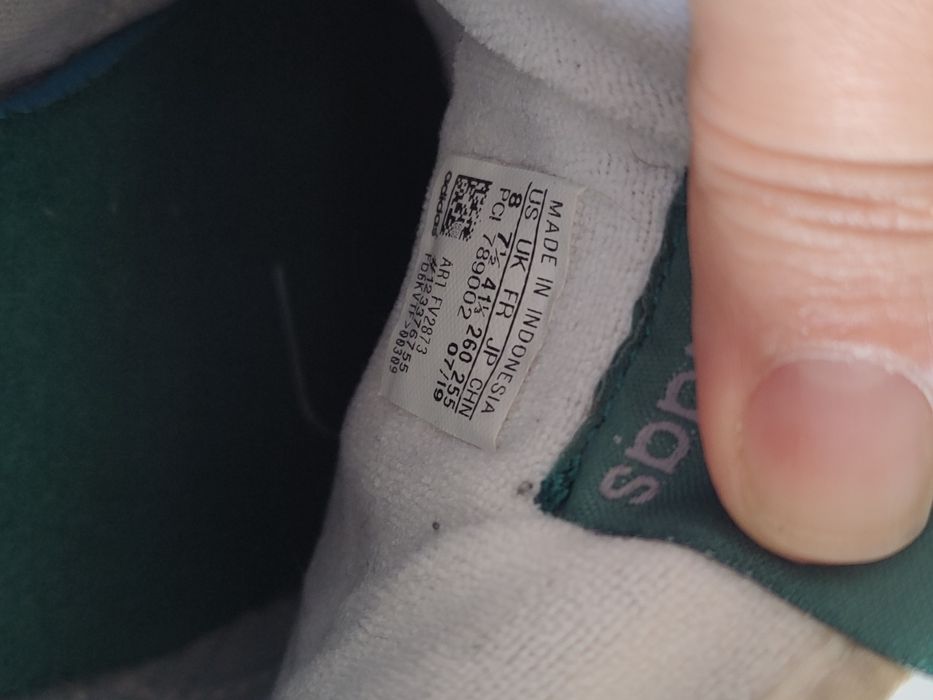 Tênis Adidas Continental