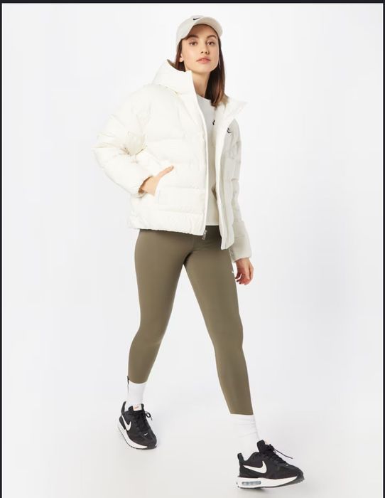 Куртка жіноча Nike Sportswear Storm-Fit Windrunner XS