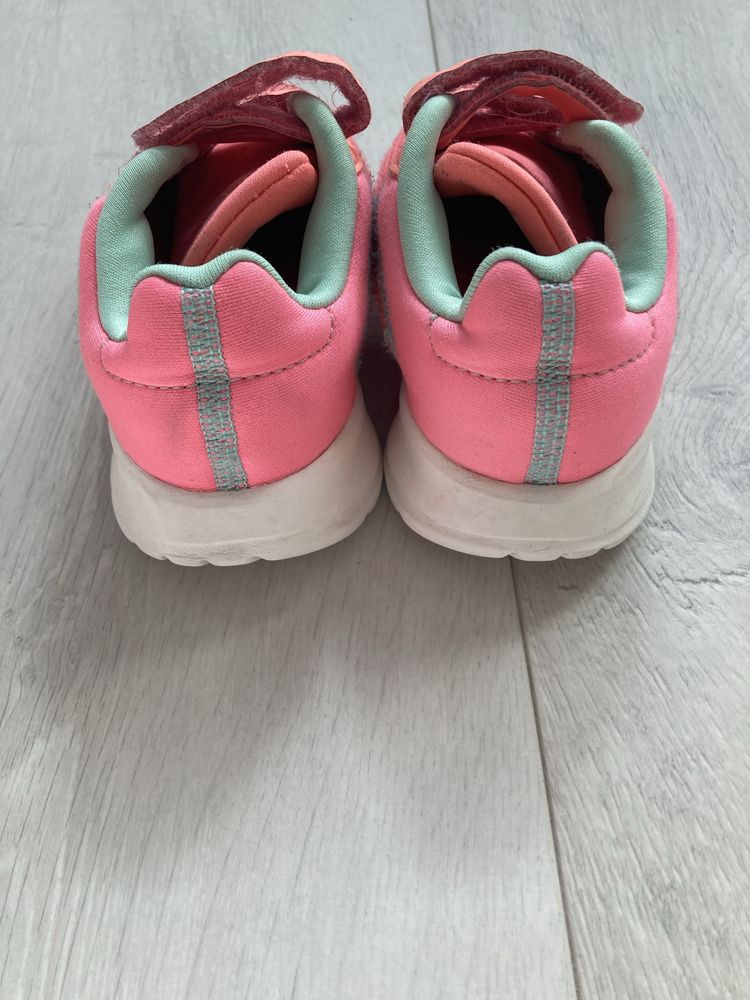 Buty marki adidas różowe dla dziewczynki rozmiar 23